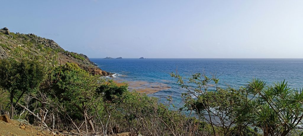 hiking colombier beach