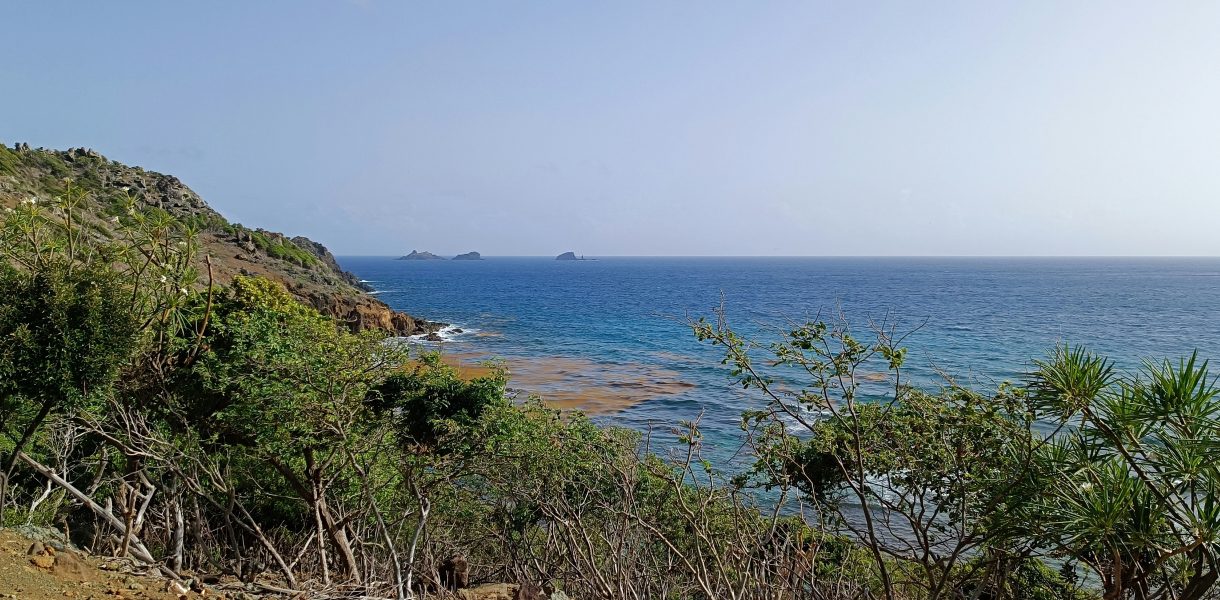 hiking colombier beach